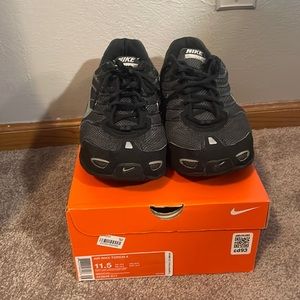 Black Nike air max torch 4’s